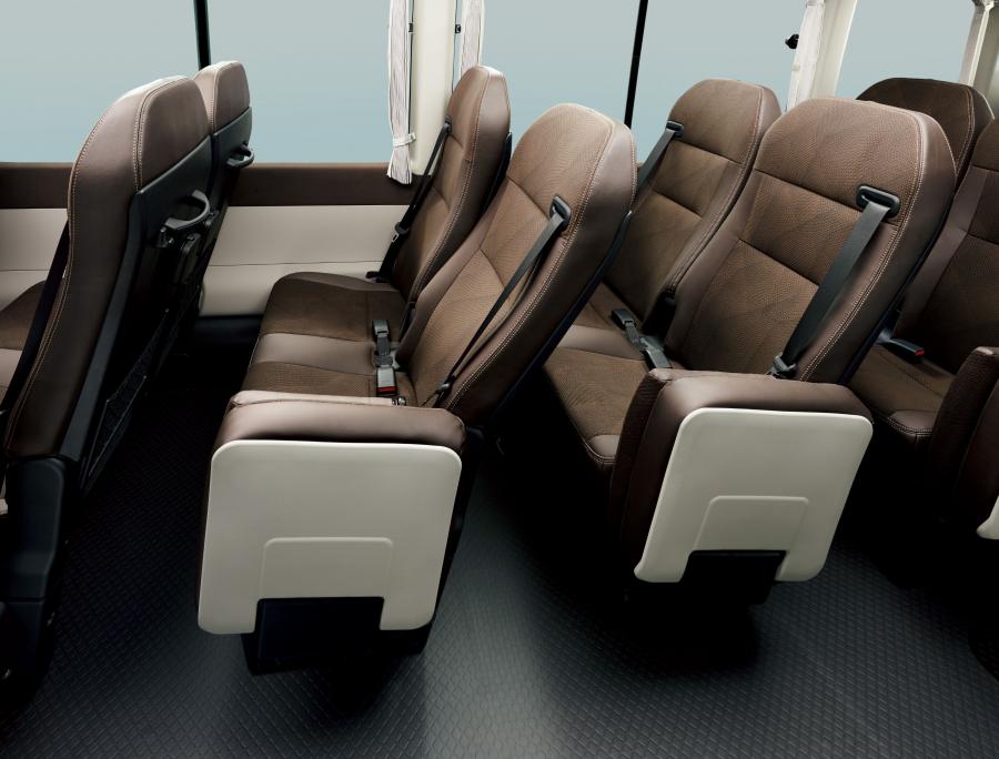 Интерьер Toyota Coaster EX 2016 года  (JP) (фото 4 из 9)